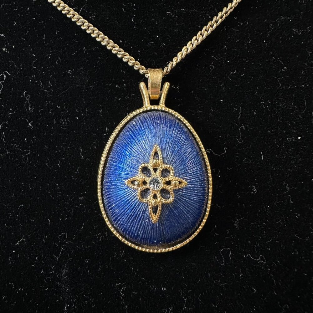 Vintage Avon Royal Impression Pendant Necklace